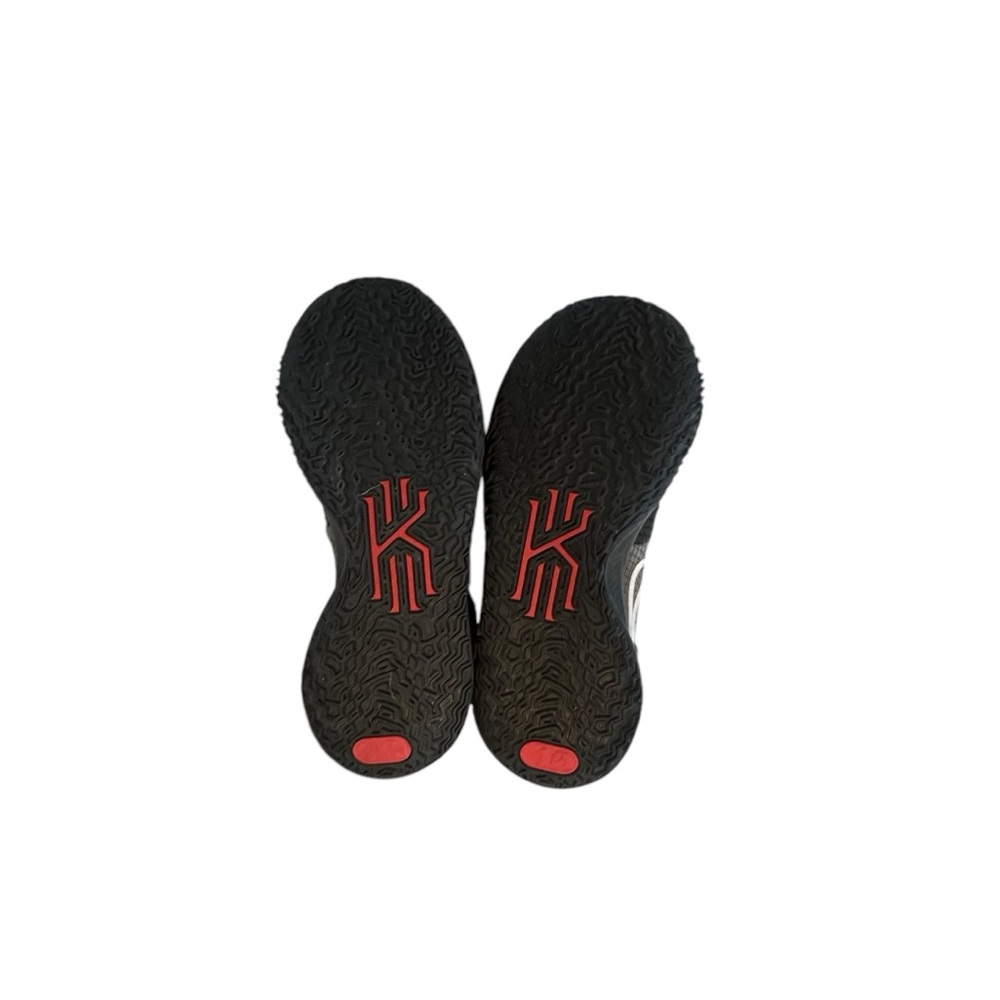 Nike Kyrie Low 4 Men’s Size 7 Bred Black University Red Basketball CW3985-006 - Picture 9 of 10